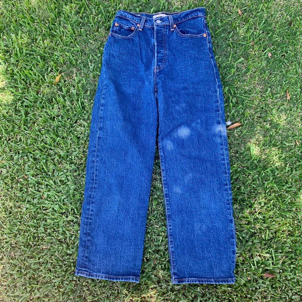 Levi’s rib cage straight jeans!